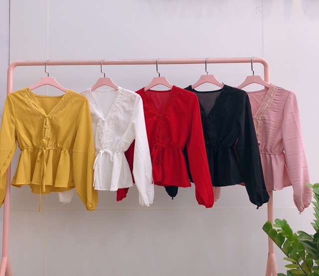 Áo peplum nút bọc phối ren siêu xinh