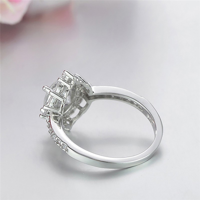 Nhẫn bạc đính đá Sapphire thiets kế sang trọng sành điệu