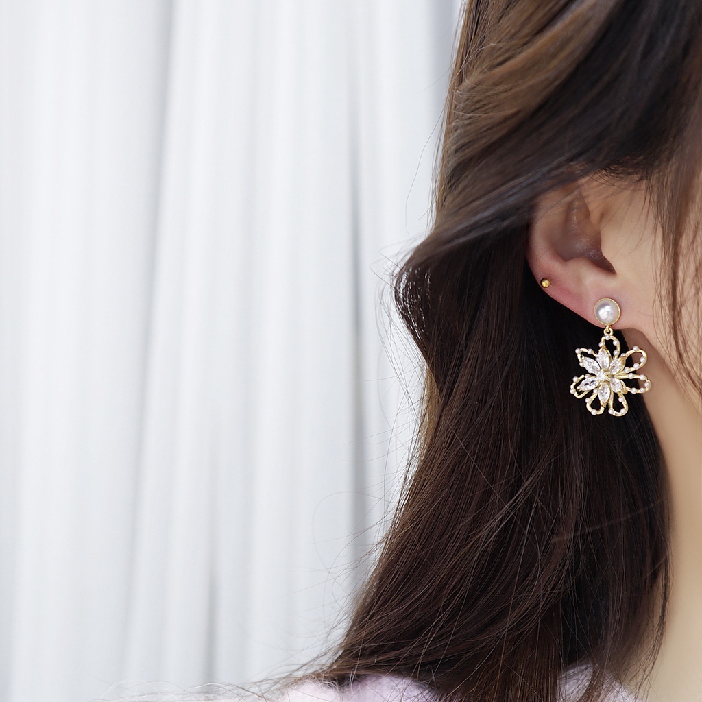 Bông Tai Hàn Quốc Năm 2022 Hình Hoa Đính Đá Zircon Ngọc Trai Lấp Lánh