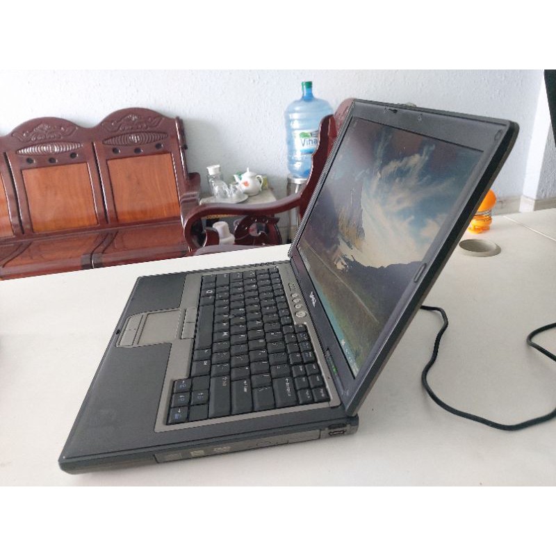 Laptop Dell Ram 4Gb Ổ cứng 320Gb đầy đủ phụ kiện đi kèm (Đã qua sử dụng)