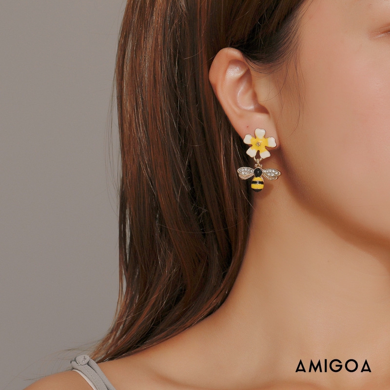 Khuyên Tai Hình Bông Hoa Và Chú Ong Thời Trang Hàn Quốc
