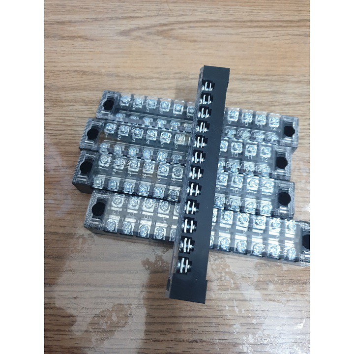 Cầu đấu 12 cực TB1512 domino 12p15A