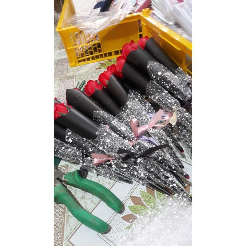 Tấm lưới tuyết trắng bó hoa tươi hoa sáp kích thước 50x50cm