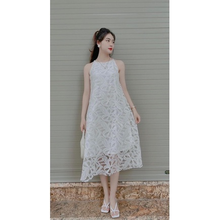 Váy ren cổ yếm dáng xuông