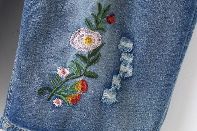 Quần Short Hoa Thêu Hoa Loại Dài