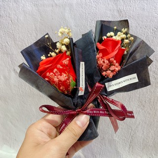 Bó hoa hồng đỏ nhỏ handmade