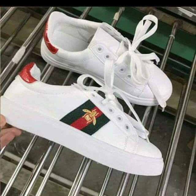 Giầy gót đỏ