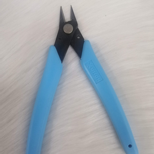 Kìm bấm phá đá móng