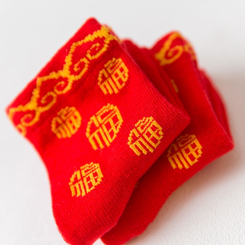 Đôi vớ cotton màu đỏ phong cách Trung Hoa mừng năm mới cho bé