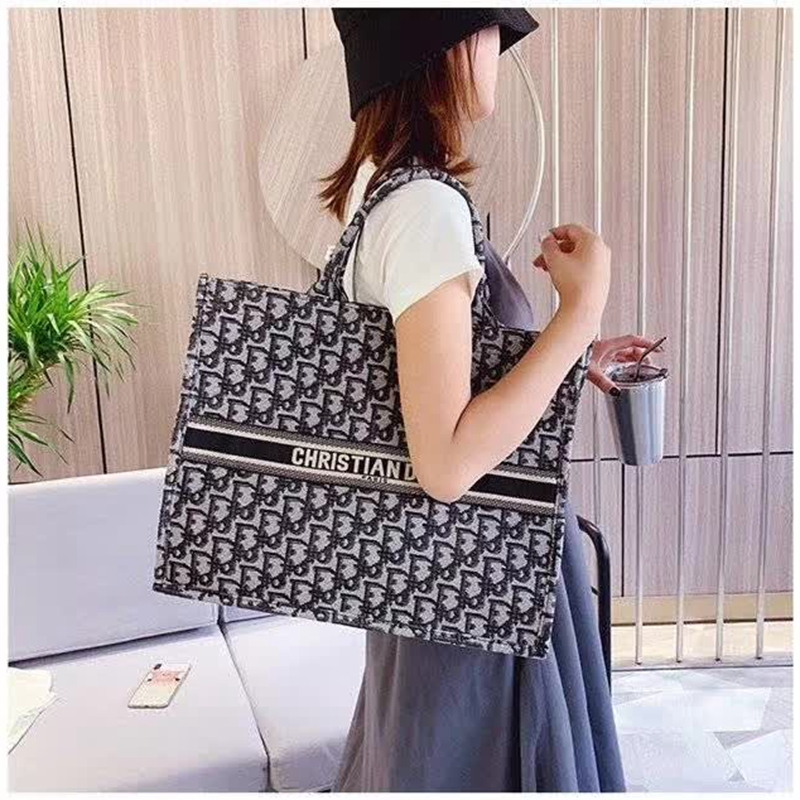 Túi Đeo Chéo Dior Thiết Kế Sang Trọng Thời Trang Cho Nữ