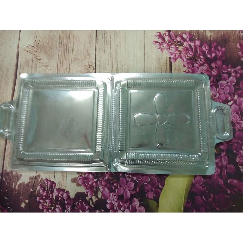 COMBO 50 HỘP NHỰA ĐỰNG BÁNH MỨT LẠP XƯỞNG 1 KÝ CÓ QUAI XÁCH 20 X 20 X 5,5 CM