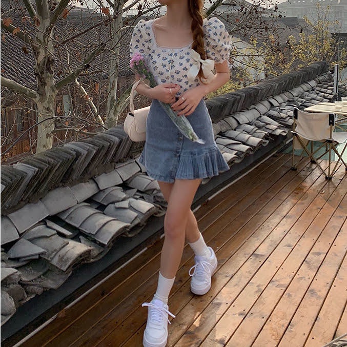 Áo Croptop Hoa Nhí Tay Bo Phong Cách Trẻ Trung Cá Tính