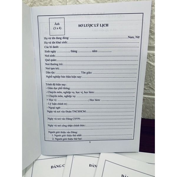 5 cuốn lý lịch đảng viên