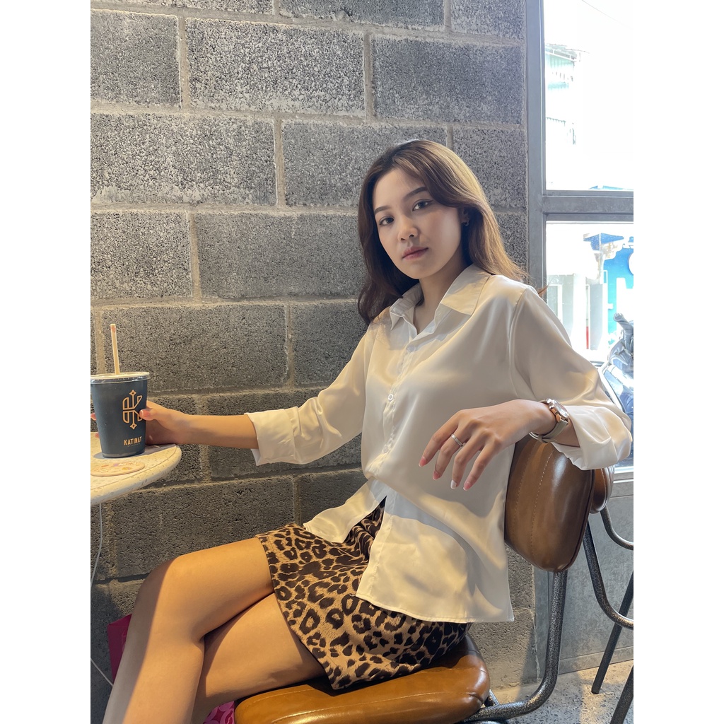 ÁO SƠ MI TRƠN LỤA SATIN 5 MÀU CỰC XINH AM76 (ẢNH + VIDEO TỰ CHỤP)