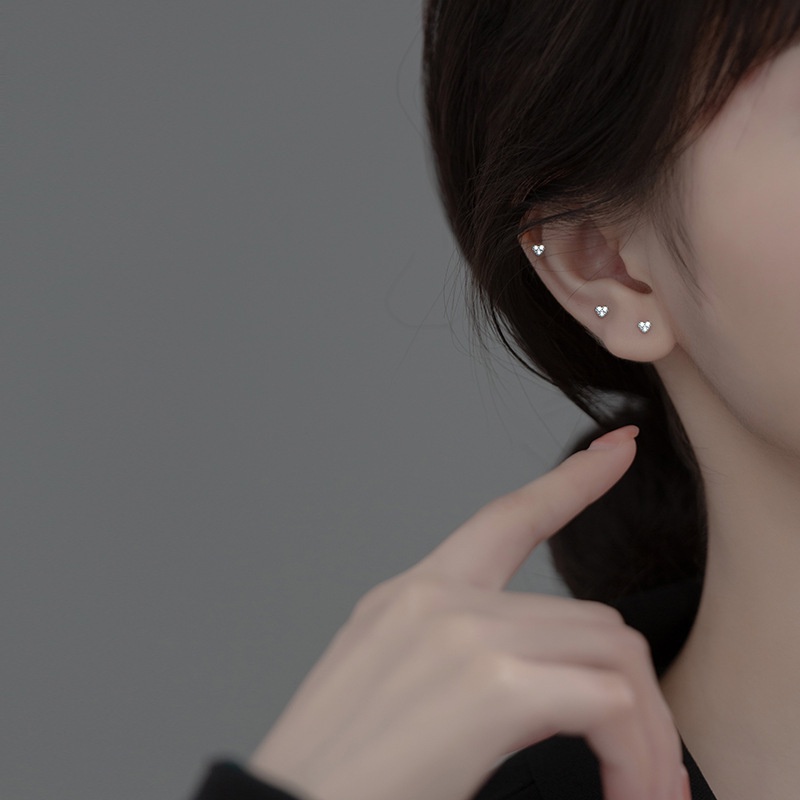 Khuyên tai nữ hình trái tim đính đá lấp lánh phong cách Hàn Quốc chống thấm không gây dị ứng
