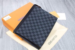 Cluth cầm tay LV hàng đẹp fullbox