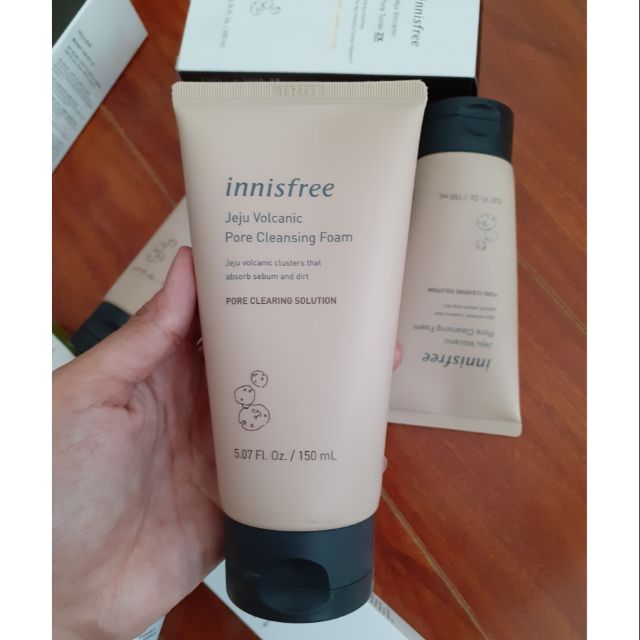 Sửa rửa mặt Innisfree tro núi lửa