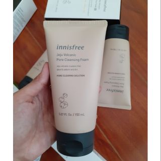 Sửa rửa mặt Innisfree tro núi lửa