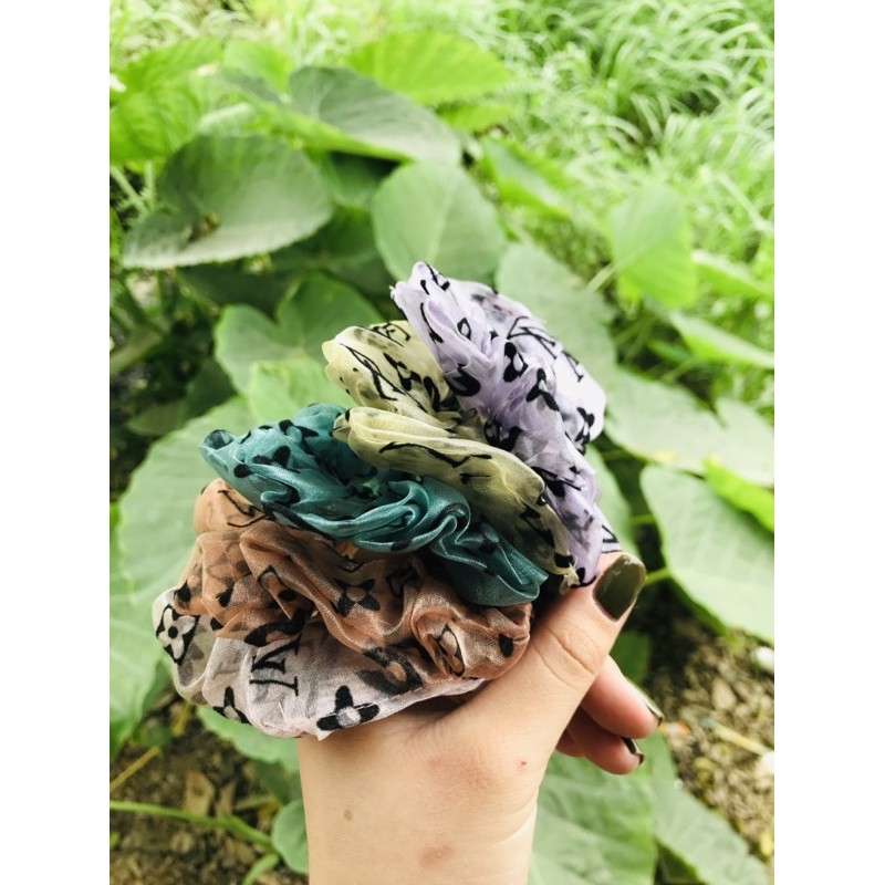 Dây buộc tóc Scrunchies nhiều họa tiết năm 2021