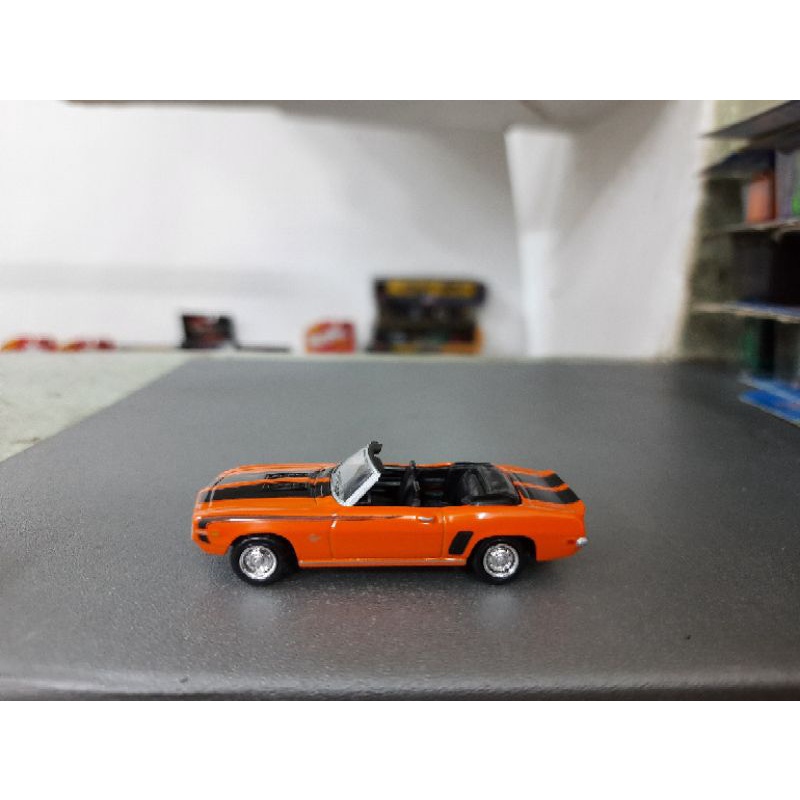 xe Greenlight 1969 Camaro cam sọc đen