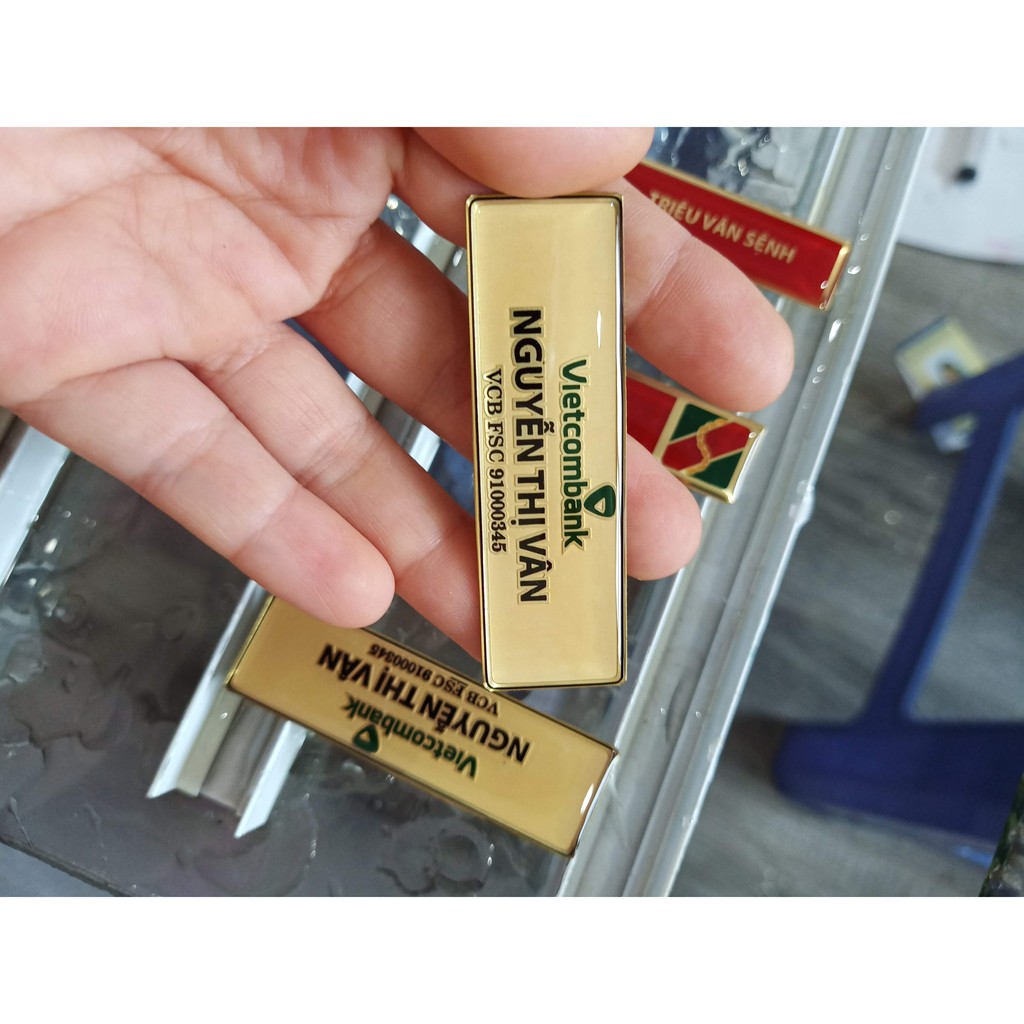 Thẻ tên đồng ăn mòn, thẻ tên cài áo