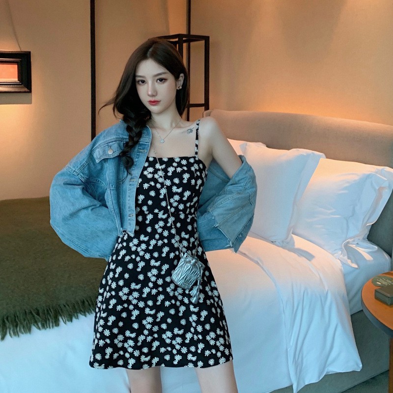 Váy hai dây hoa nhí xòe ngắn gợi cảm mùa hè Hàn Quốc chất liệu mát mẻ thoải mái Ngão Clothing