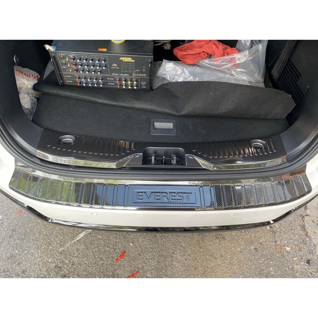 Ốp Bậc Cửa, Nẹp Bước Chân, Chống trầy cốp sau Carbon xe Ford Everest 2017- 2021, 2022, 2023 vân cacbon cao cấp