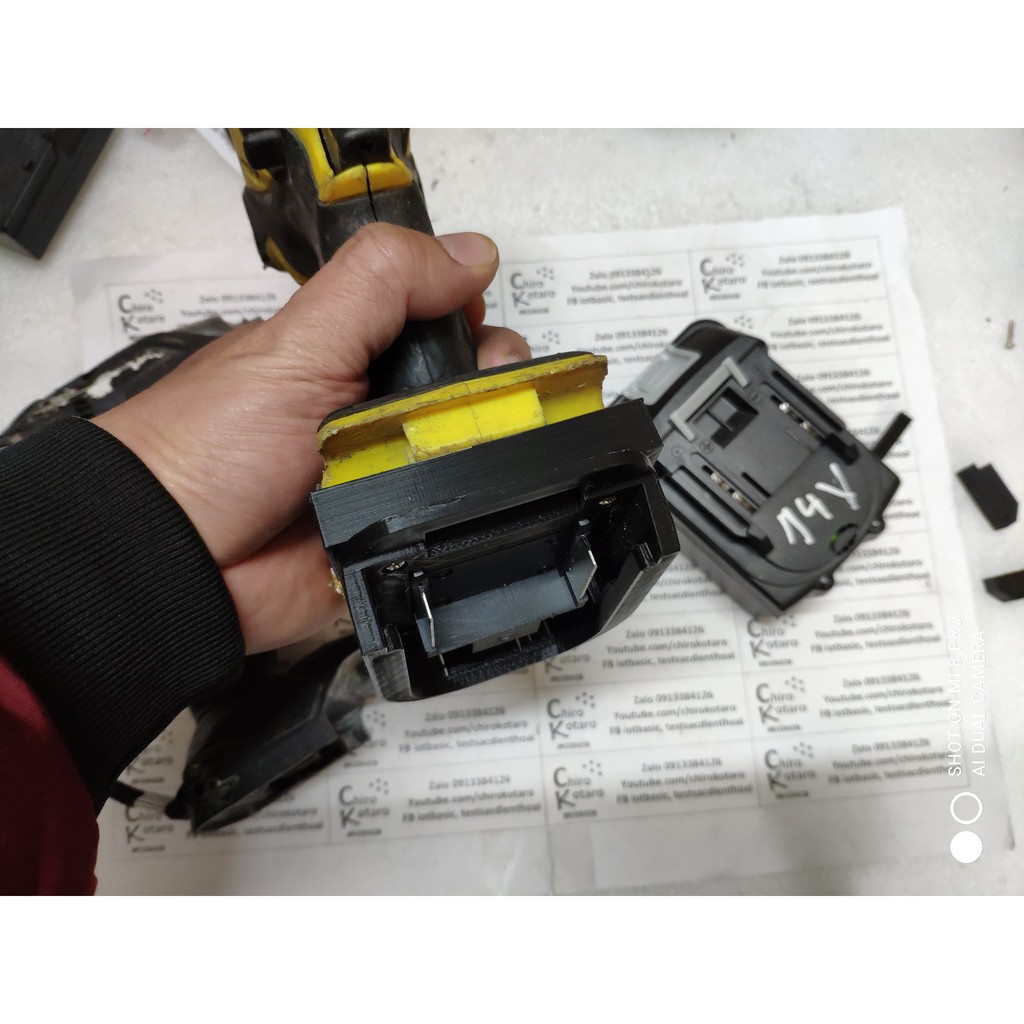 Đế chuyển pin máy Hitachi 14.4V Li-ion sang dùng hộp pin cài Makita