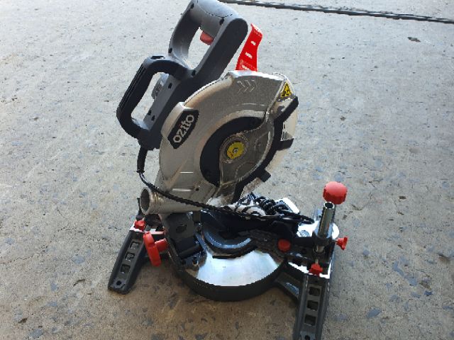 Máy cắt nhôm góc 45 độ Ozito CMS 1621