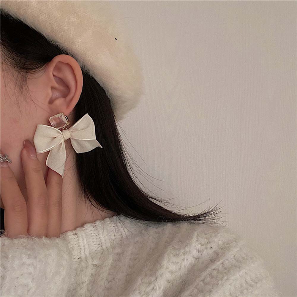 Khuyên Tai Nữ Trang Tạo Hình Độc Đáo