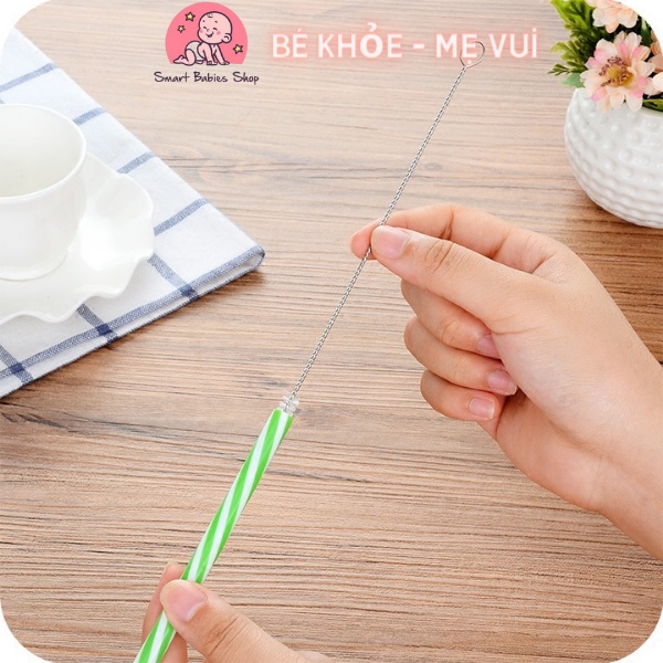 Cọ rửa ống hút cho bé