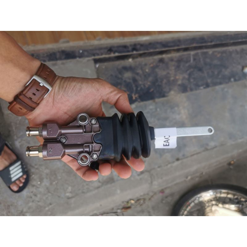 Van chỉnh hơi bóng hơi cabin xe tải, van chia hơi bóng hơi.