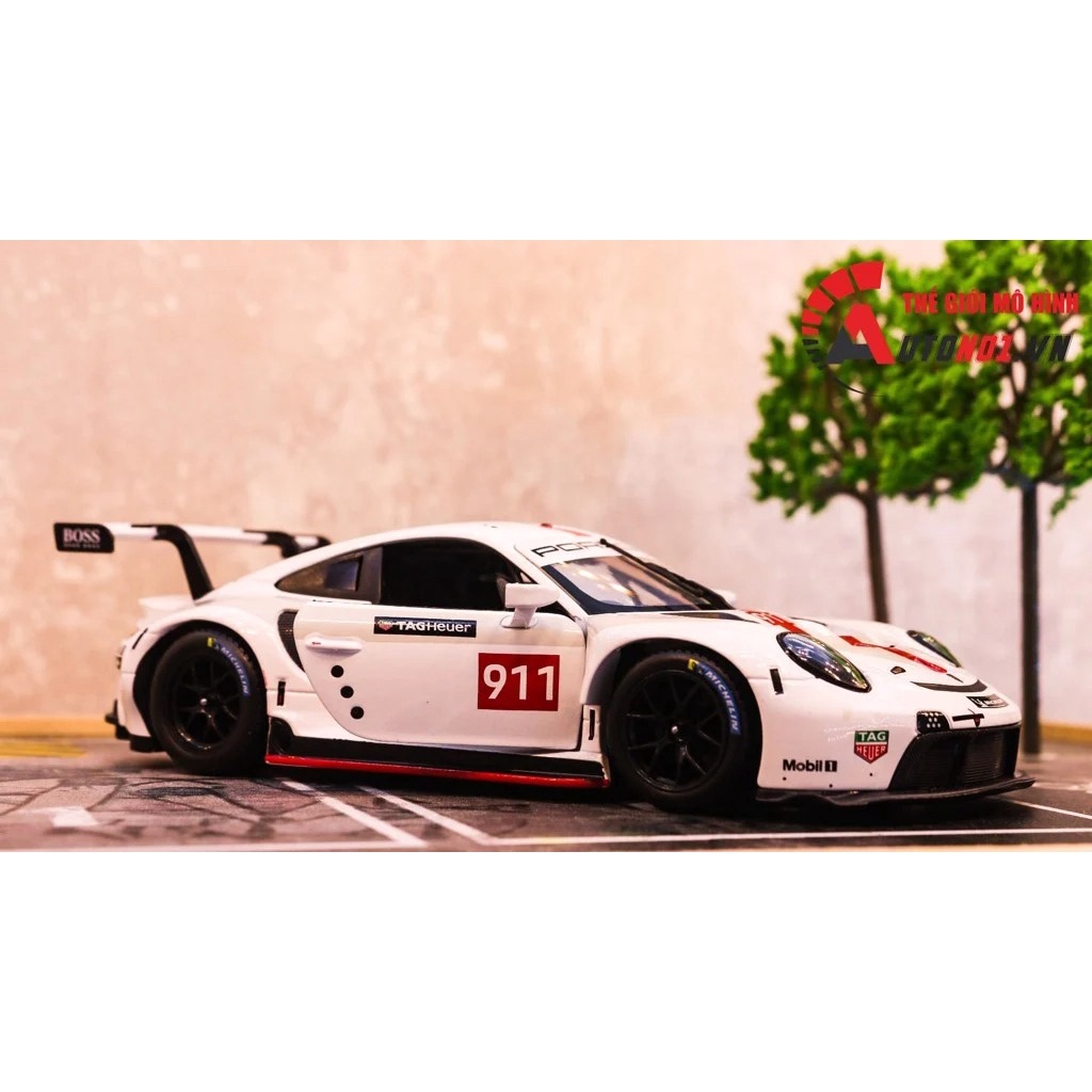 MÔ HÌNH XE PORSCHE 911 RSR GT 1:24 BBURAGO 8013