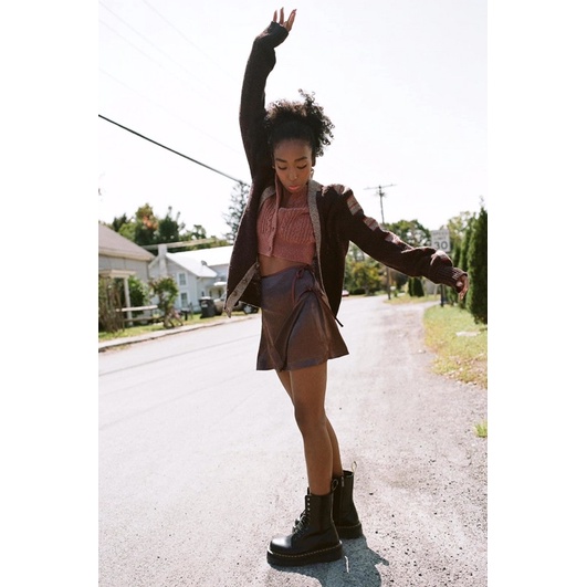 Chân váy nhung urban outfitters xuất xịn