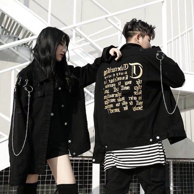 ÁO KHOÁC JEAN NAM IN CHỮ MÀU VÀNG NỔI BẬT SAU LƯNG MATA Sport