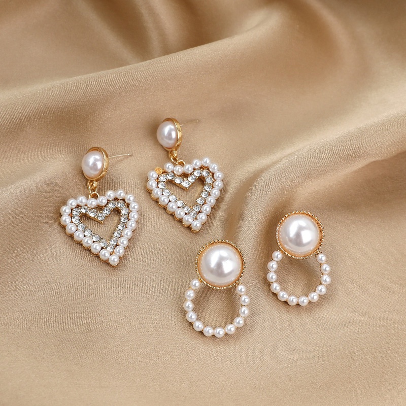 Heart-shaped stud earrings with pearl earrings