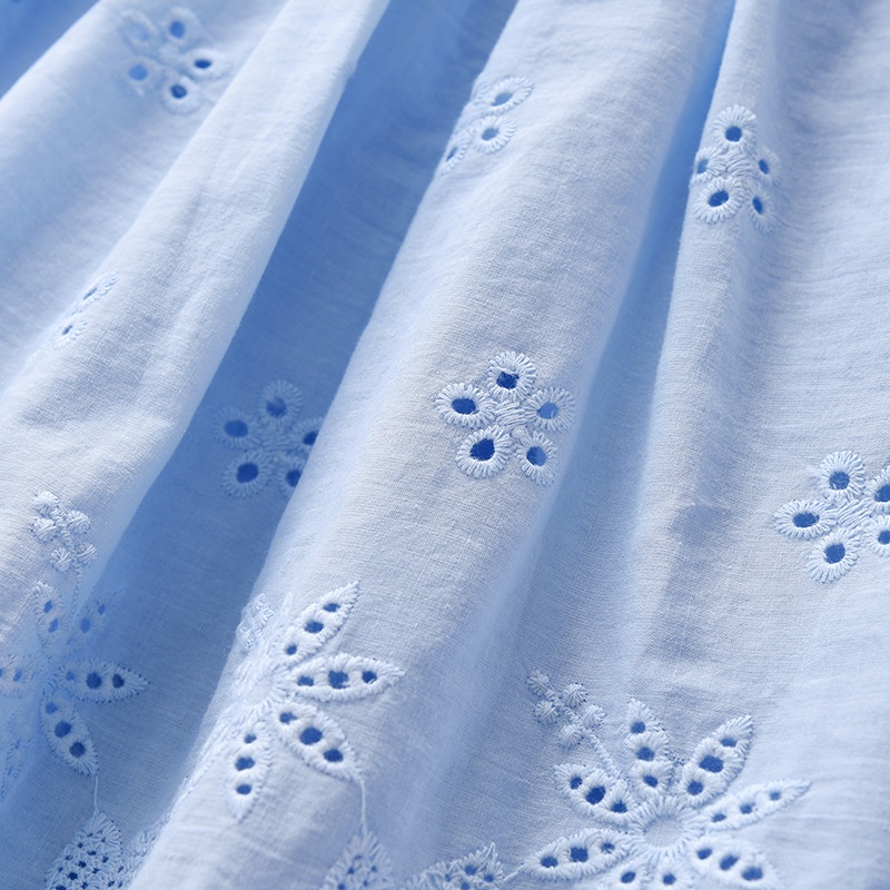 Váy hai dây thô đũi mềm mại, thoáng mát, thiết kế buộc nơ vai xinh xắn có thể điều chỉnh theo chiều cao của bé