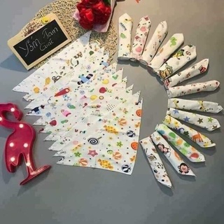 Khăn yếm tam giác có cúc bấm
