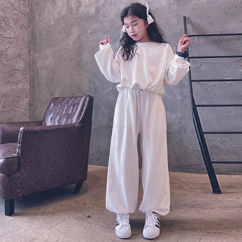 Đồ thể thao gồm áo tay dài và quần dài dáng rộng màu trơn thoải mái dành cho bé 2021