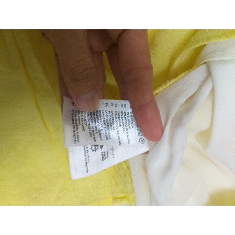 Đầm suông Jaspal màu vàng thêu vai