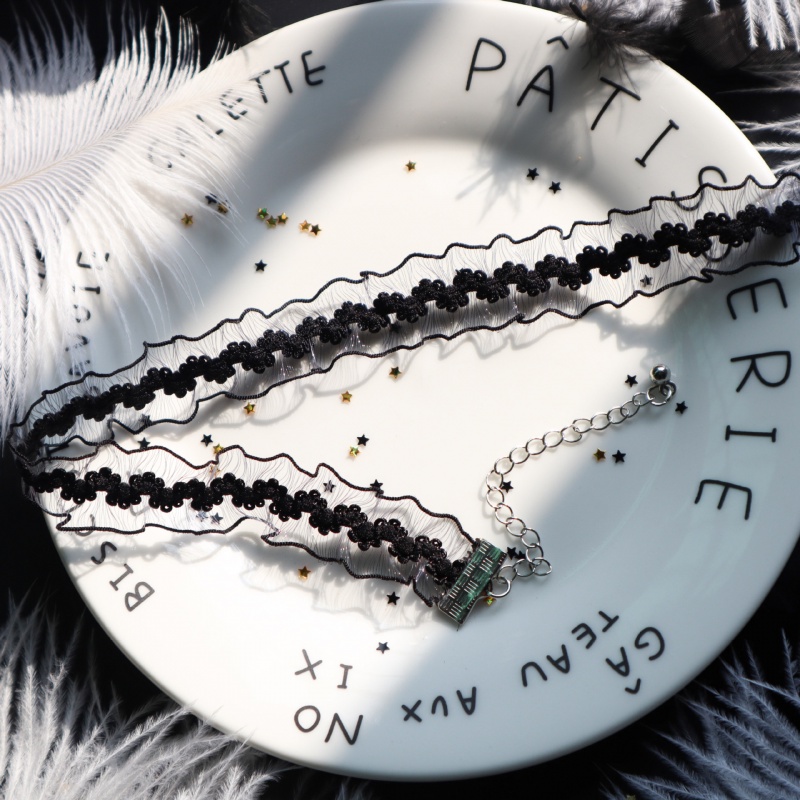 Choker Ren Đen Phối Mặt Ngôi Sao