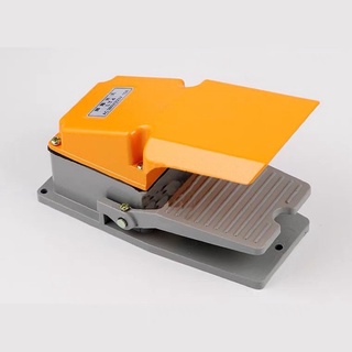 MTE - Công tắc đạp chân LT4 15A 220V 380V có bảo vệ bàn chân - màu ngẫu nhiên