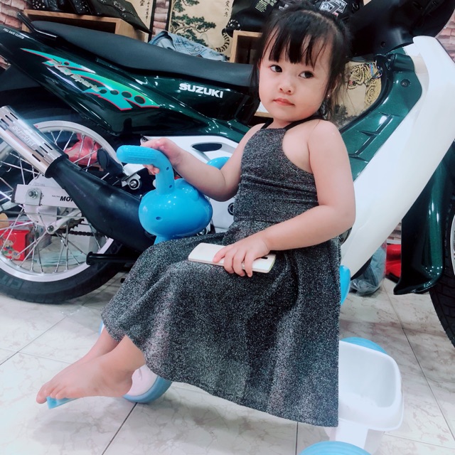 Đầm yếm nhũ cho bé