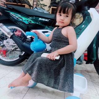 Đầm yếm nhũ cho bé