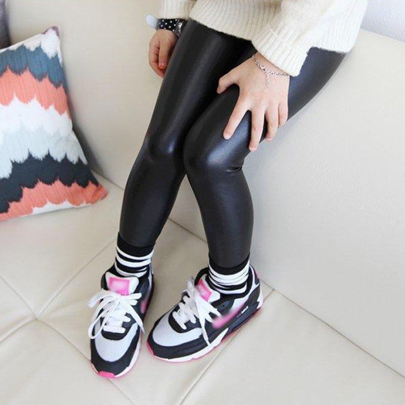 Quần legging dáng ôm da giả màu đen đáng yêu dành cho bé gái từ 1 - 8 tuổi