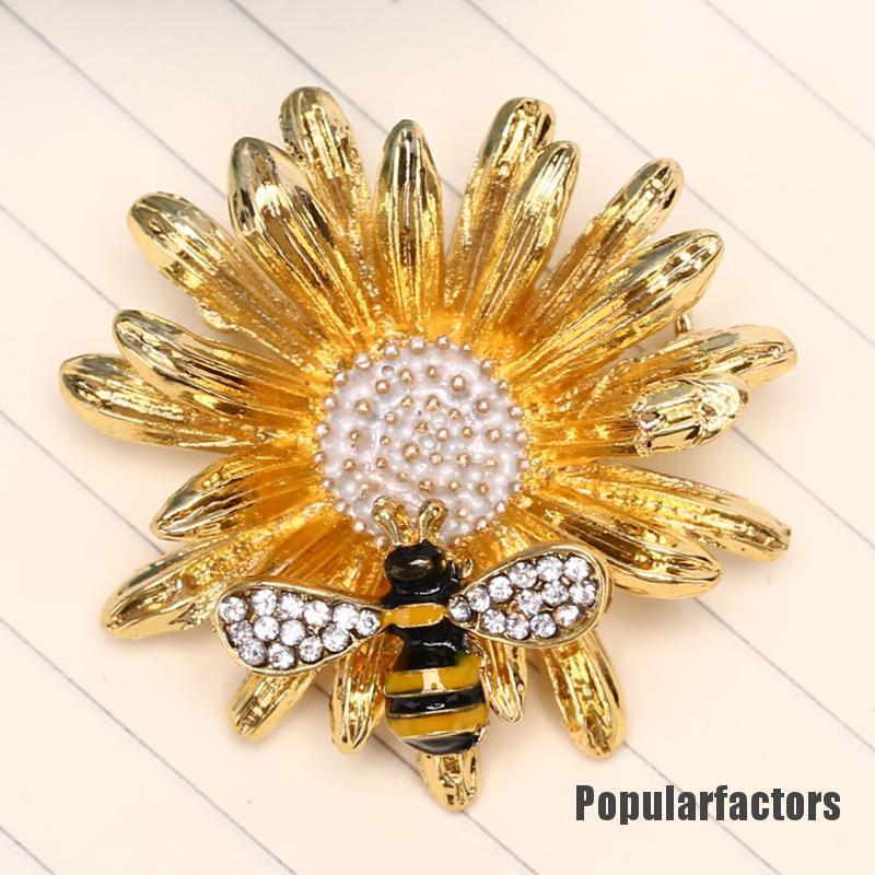 Ghim Cài Áo Hình Ong Và Hoa Cúc Thời Trang