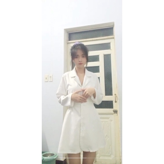 Suit váy màu trắng