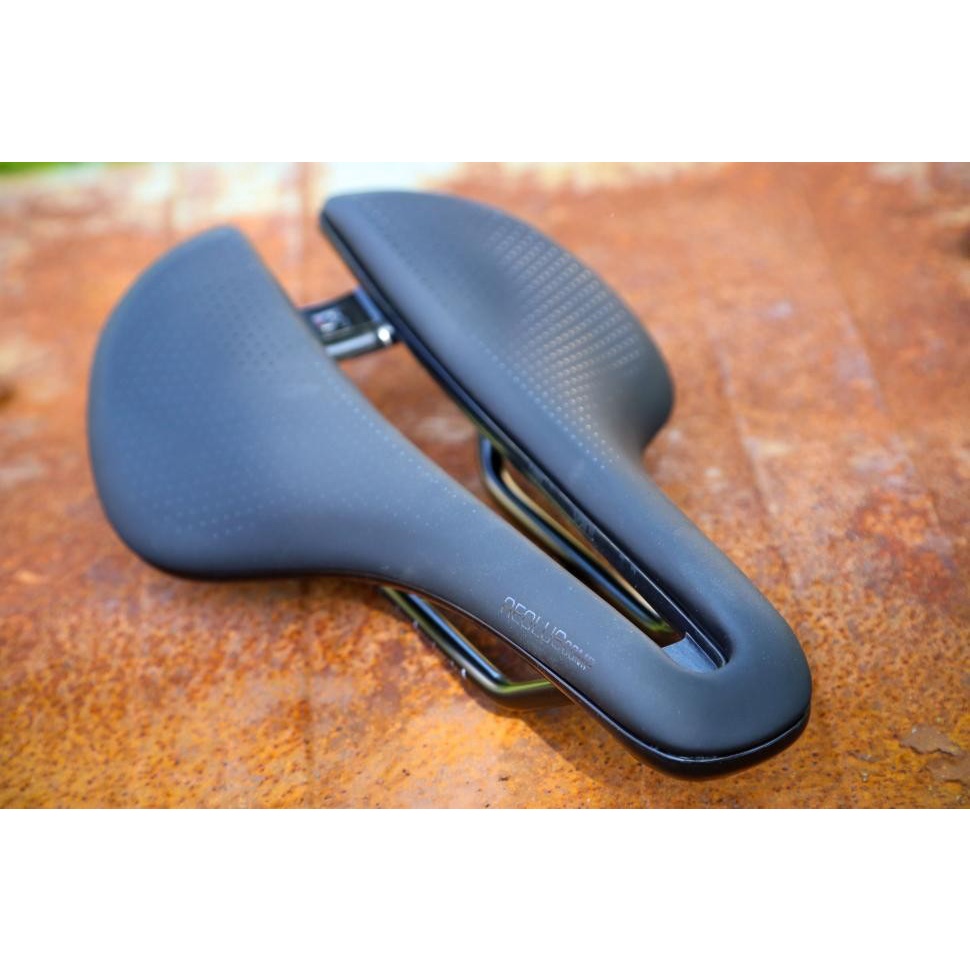 Yên xe đạp cao cấp hiệu Bontrager Aeolus Comp Road Bike Saddle