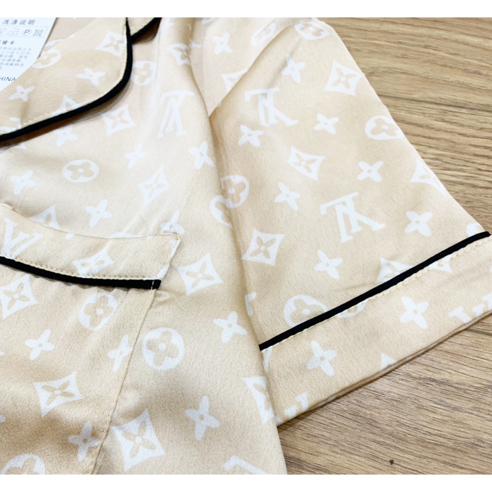 Đồ Ngủ Pijama Lụa Satin Tay Ngắn Quần Lửng Cao Cấp ♦️ FREESHIP♦️ [ Ảnh chụp thật, Đủ size, Quần có túi, Hàng có sẵn ] | BigBuy360 - bigbuy360.vn