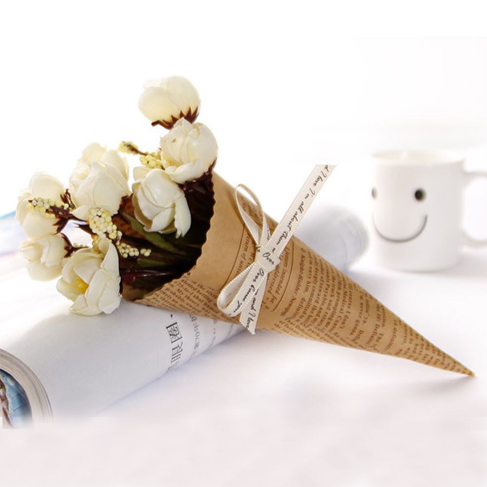 Bó hoa hồng nhỏ gói giấy báo phong cách Vintage phụ kiện trang trí chụp hình ảnh sản phẩm